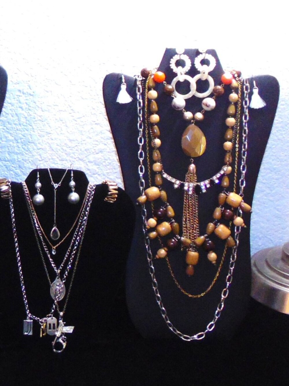 Vintage & Modern Assorted Jewelry lot- very nice!